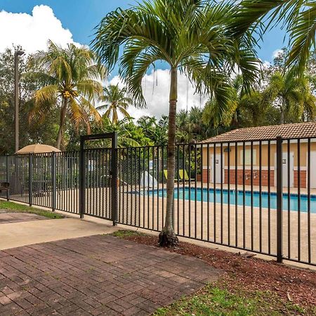 Extended Stay America Suites - Fort Lauderdale - Плантейшън Екстериор снимка