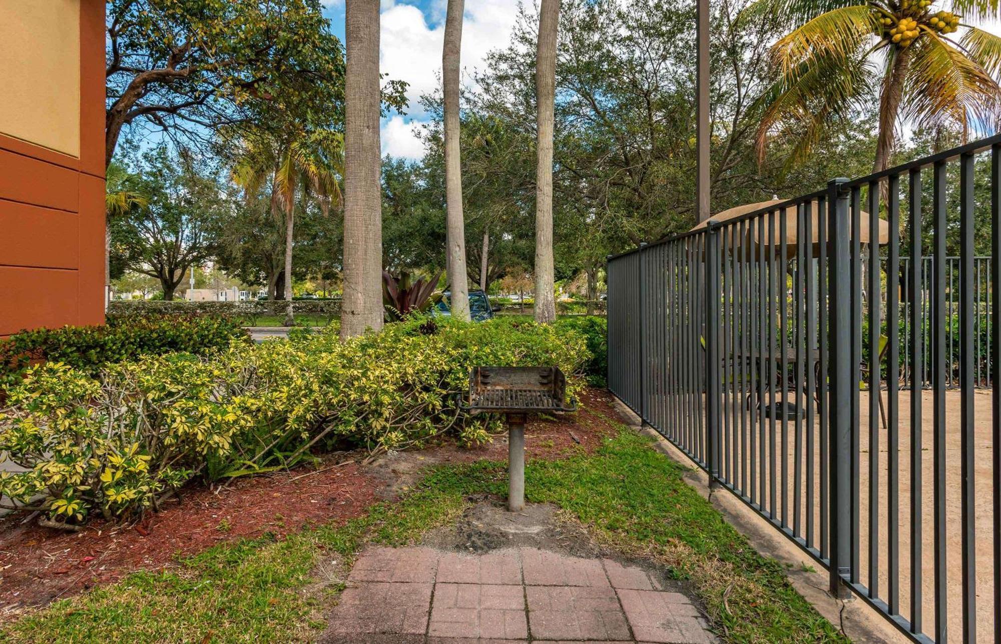 Extended Stay America Suites - Fort Lauderdale - Плантейшън Екстериор снимка